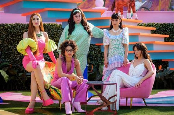 Where is Hari Nef from?